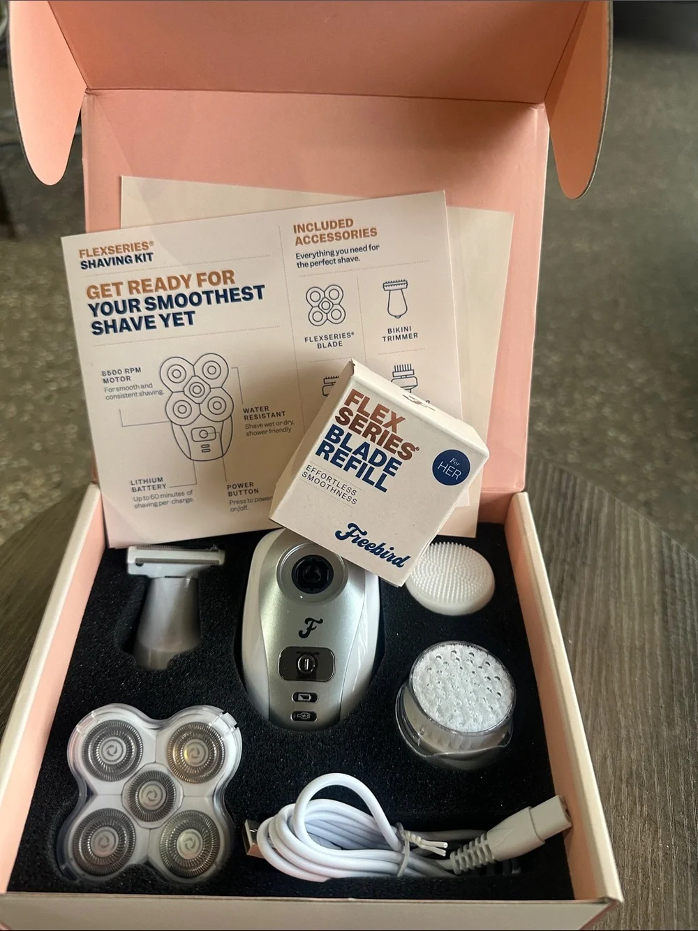 Freebird Flex Series Shaving Kit - White with Blue Accents